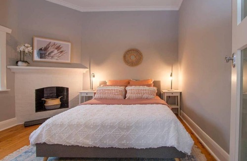 Cumberland Park House | Morris Cottage - Spacious Abode in Easy Location
