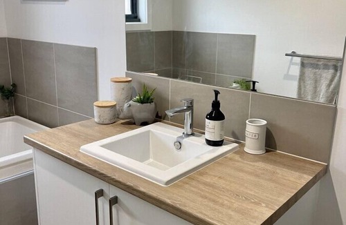Grovedale House | Mount Duneed - Geelong, Surf Coast & Great Ocean Road (Motion Place)