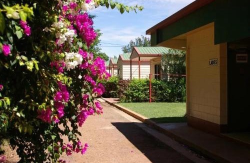 Pioneer Hotel | Mount Isa Caravan Park