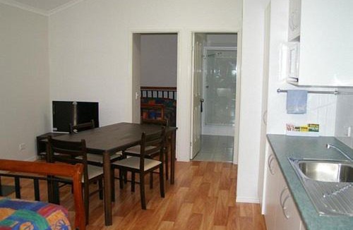 Pioneer Hotel | Mount Isa Caravan Park