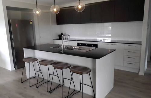 Millfield House | Mount View Escape Brand New House, mtn views