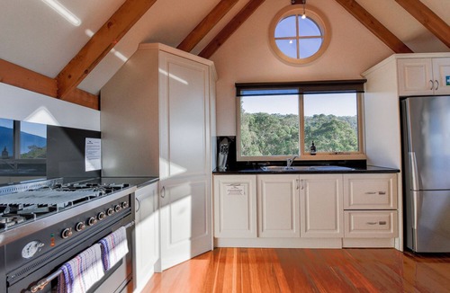 Yarra Junction House | Mount View Estate: A Luxury Getaway with Unforgettable Views