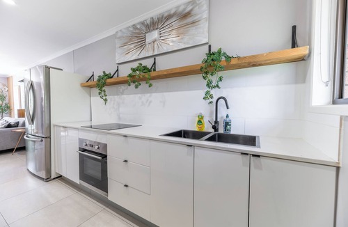 Mount Warren Park Apartment | Mount Warren Park Stay | Sleeps 4 + BBQ & Parking