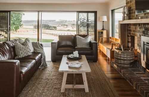 Coolangatta House | Mountain Ridge House