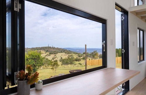 Shire of Tiaro Cottage | Mountain top tiny home - Hideaway in the country.
