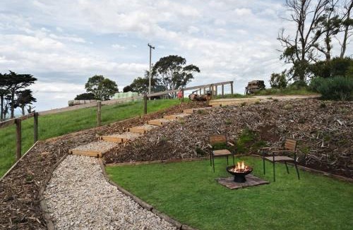 Yarragon South House | Mountain Views X by Tiny Away