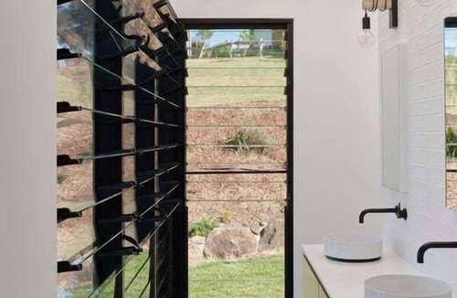 Mount Coolum House | Mountainview Beach House. Rural yet 5 mins from the beach. Pet friendly.