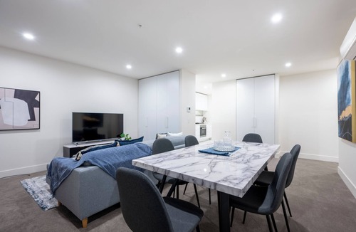 Melbourne Central Business District Apartment | MSA Vision: 3-Bed 2-Bath apartment with Balcony, City Views, Gym, Pool & Parking