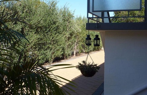 Inglewood Apartment | Mt.Lawley Superb 2 BR location Comfort, style 2