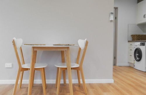 Lenah Valley House | Mt View Newly Built Home w Queen Bed 5km CBD