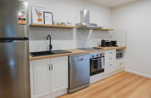 Lenah Valley House | Mt View Newly Built Home w Queen Bed 5km CBD