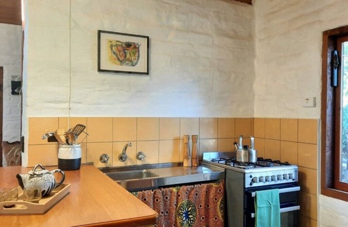 Muckleford Cottage | Muckleford Forest Cottage - Quiet bush stay with dam, pizza oven & wood fire
