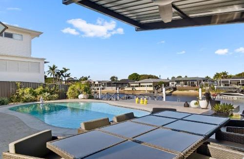 Maroochydore House | Mudcrab Manor, waterfront holidays at it's best