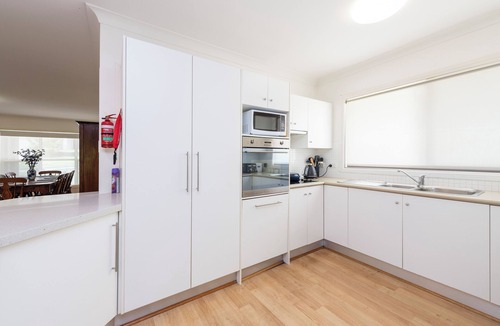 Corlette House | Muriel's Pet Friendly Home in Corlette close to pet friendly Baggies Beach