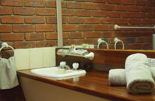 Swan Hill Hotel | Murray River Motel