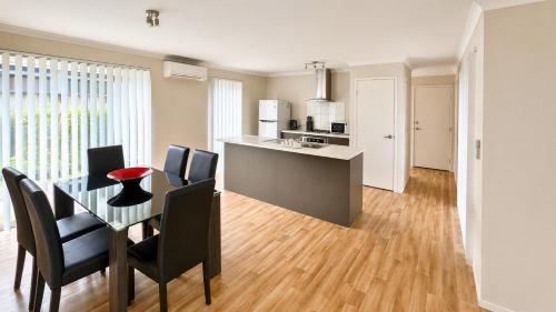 Kealy House | Napolean Holiday Retreat