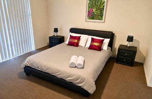 Kealy House | Napolean Holiday Retreat