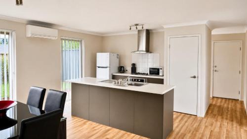Kealy House | Napolean Holiday Retreat