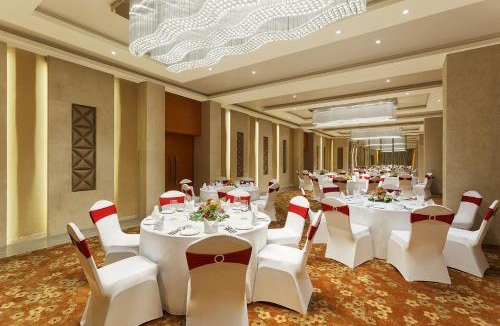 Jhansi Hotel | Nataraj Sarovar Portico