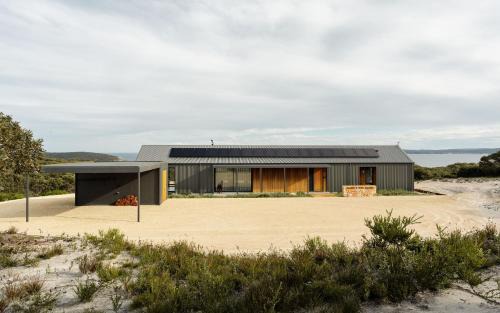 Bremer Bay House | Native Dog Cabin