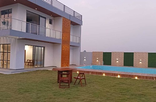 Kolkata Villa | Nature Villa With Grand Pool with four double bed rooms.