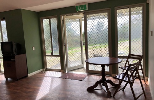 Baldivis Cottage | Natures Retreat: Studio Cottage Amid Roses & Bush Overlooking Baldivis Salt lake