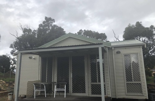 Baldivis Cottage | Natures Retreat: Studio Cottage Amid Roses & Bush Overlooking Baldivis Salt lake