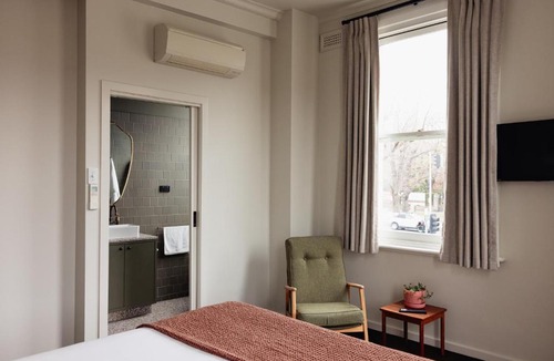 Parkville Hotel | Naughtons Hotel