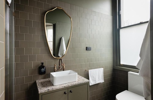 Parkville Hotel | Naughtons Hotel