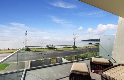 Safety Beach House | Nautilus 2 Luxury Retreat - Modern beachfront townhouse, WiFi, water views