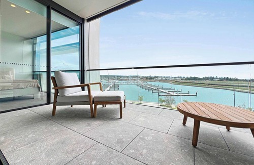 Shell Cove Apartment | Nautilus View - Luxury Marina Getaway