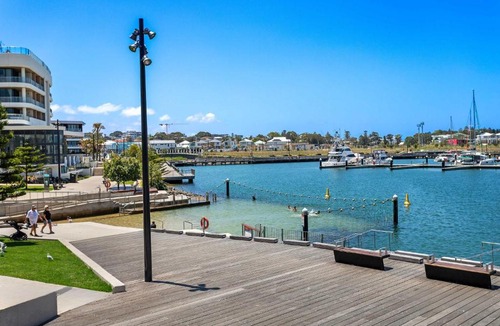 Shell Cove Apartment | Nautilus View - Luxury Marina Getaway