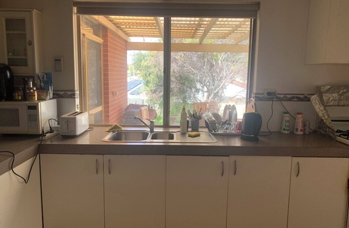 Heathridge Villa | Near ECU University/beaches/shopping/transportation hub