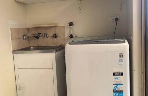 Heathridge Villa | Near ECU University/beaches/shopping/transportation hub