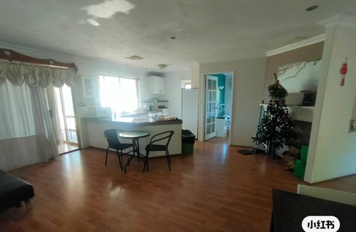Heathridge Villa | Near ECU University/beaches/shopping/transportation hub
