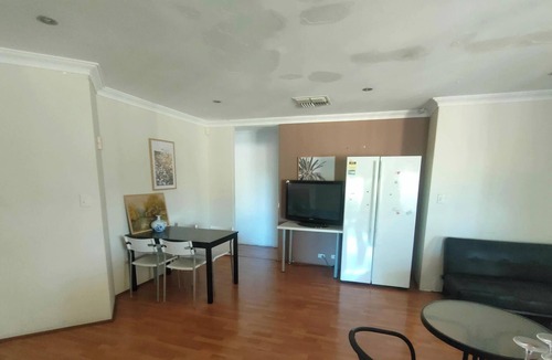 Heathridge Villa | Near ECU University/beaches/shopping/transportation hub