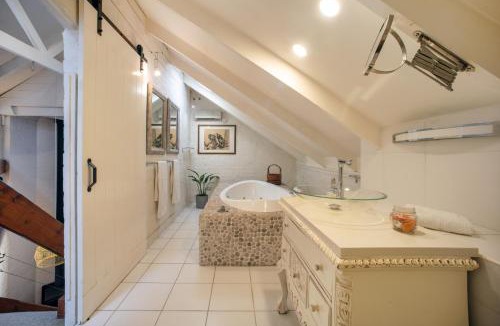 Goolwa House | Nectarine Cottage - A Romantic Goolwa Retreat