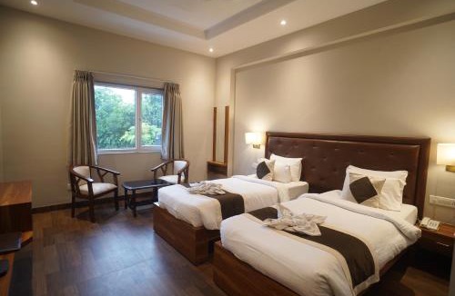 Taj Ganj Hotel | Neel Clarks Inn Express