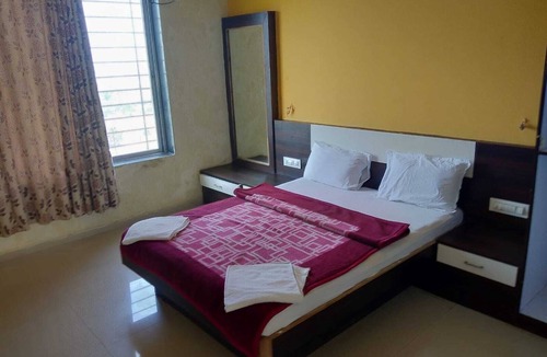 Ghodegaon Hotel | Neelam Hill Resort