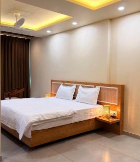 Kunkeshwar Hotel | Neelkanth Inn