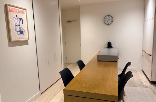 West Melbourne Apartment | New 2BR Inner-City Apartment | Free Parking | Near Marvel Stadium