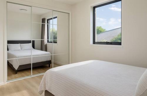 Clayfield Villa | New Luxury Private Unit Near Brisbane Airport & CBD