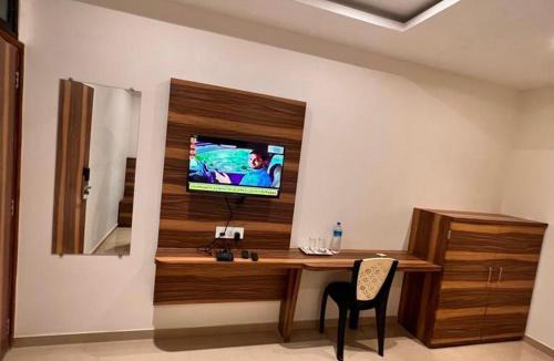 Adyar Hotel | New Mangalore Inn