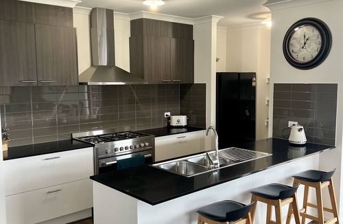 Strathfieldsaye House | New, modern & spacious in a perfect quiet location only 10 minutes from the city