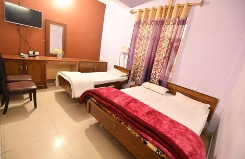 Srinagar Hotel | New Samrat Hotel & Restaurant