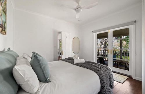 Dunsborough House | Newberry Cottage - Beach, Games & Alfresco Bliss