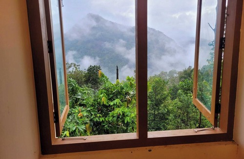 Todupulai Villa | NewCastle Holidays & Resort-5 BHK Entire Property near Idukki & Munnar