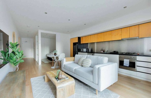 Chinatown Apartment | Newly Refurbished 1 BDR CBD Studio on Liverpool St