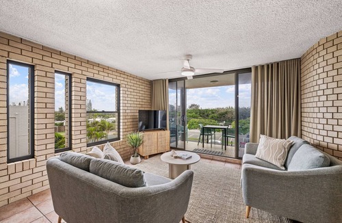 Maroochydore Apartment | NEWLY REFURBISHED - 9 Seabelle – Opposite the beach in Cotton Tree