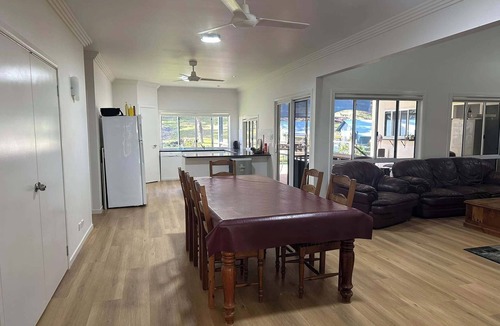 Orchid Beach House | ✨ NEWLY RENOVATED | EWANNALA – ORCHID BEACH ✨ 🏝️ Perfect for large groups